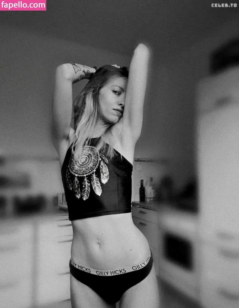 einfachsonina Onlyfans Photo Gallery 