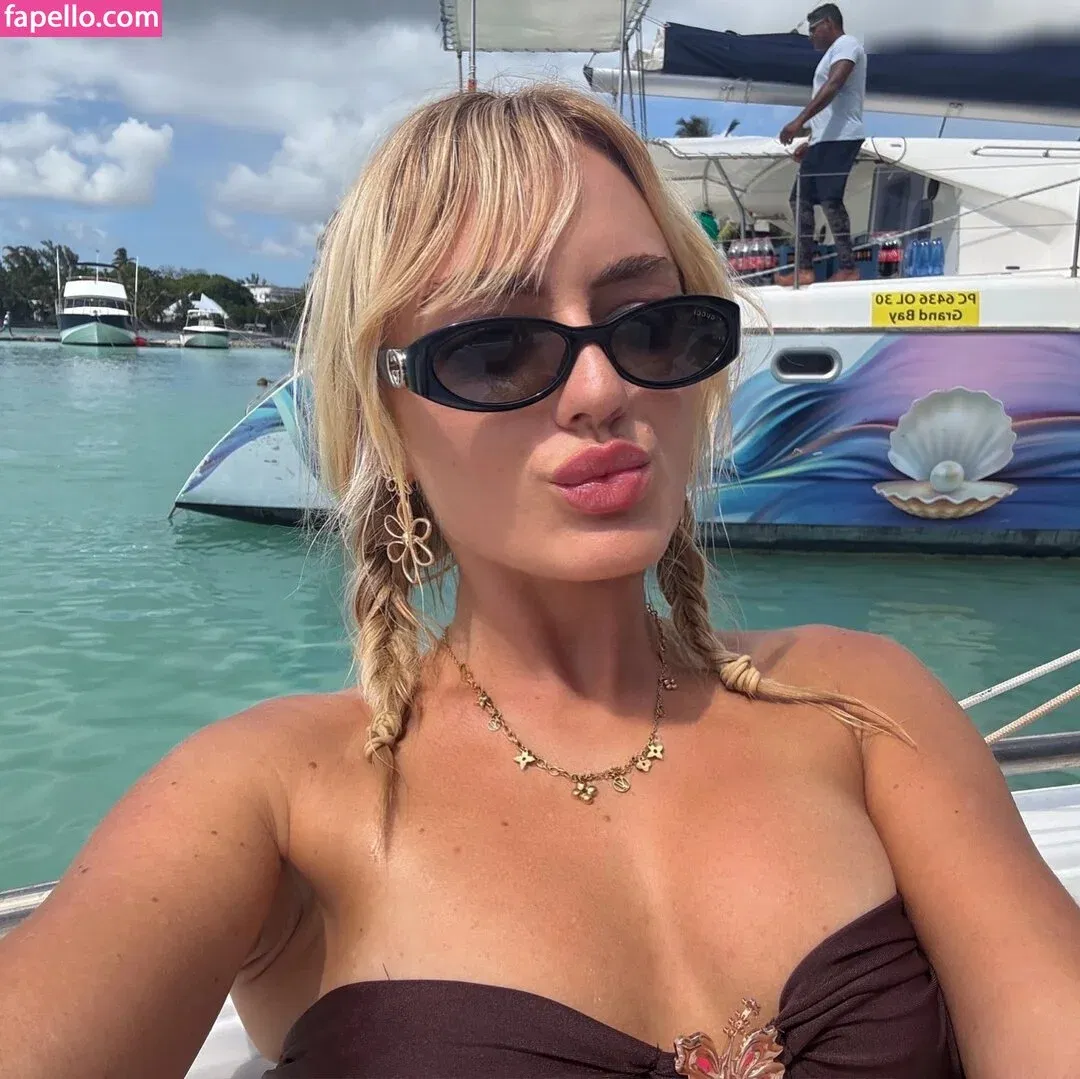 Anuschka van Lent Onlyfans Photo Gallery 
