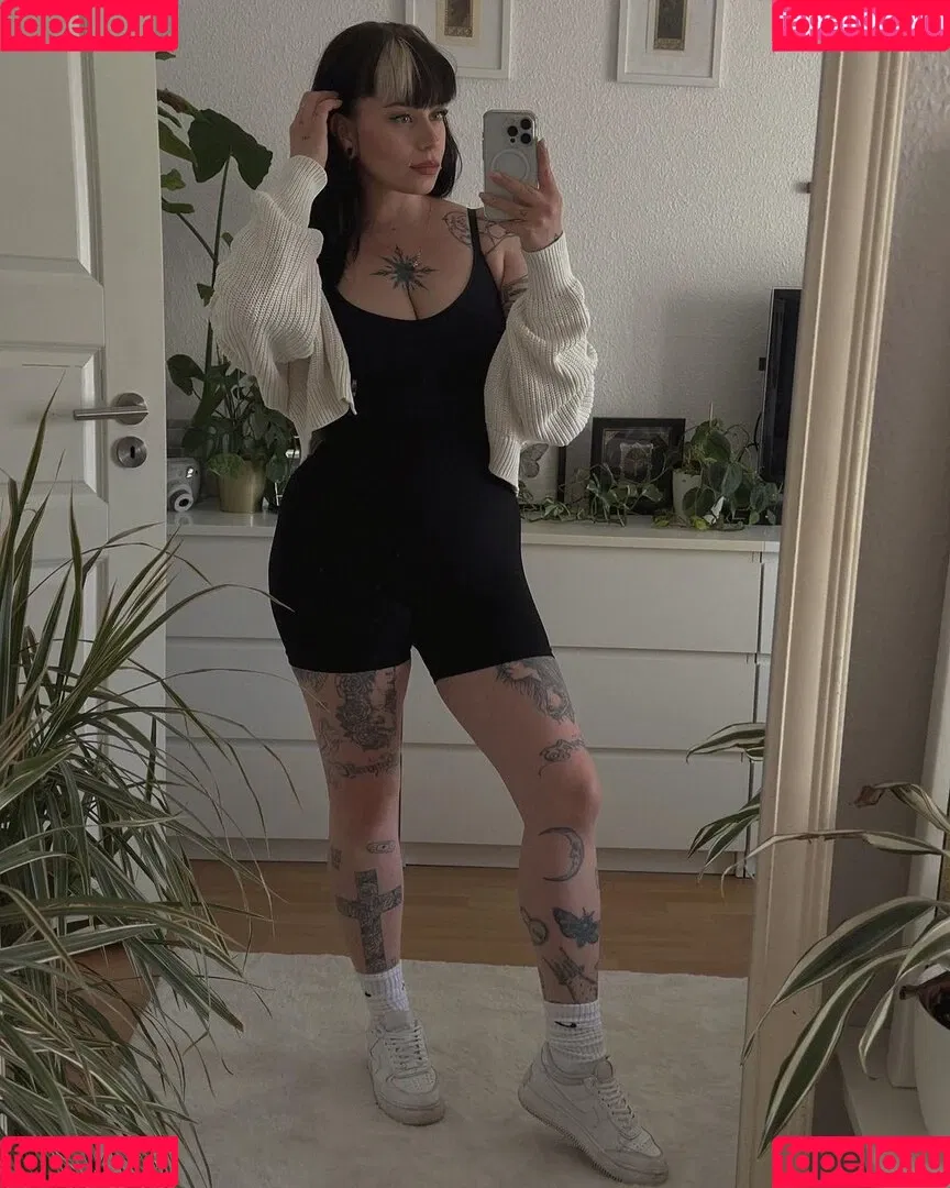 Miezekatz Caro Onlyfans Photo Gallery 