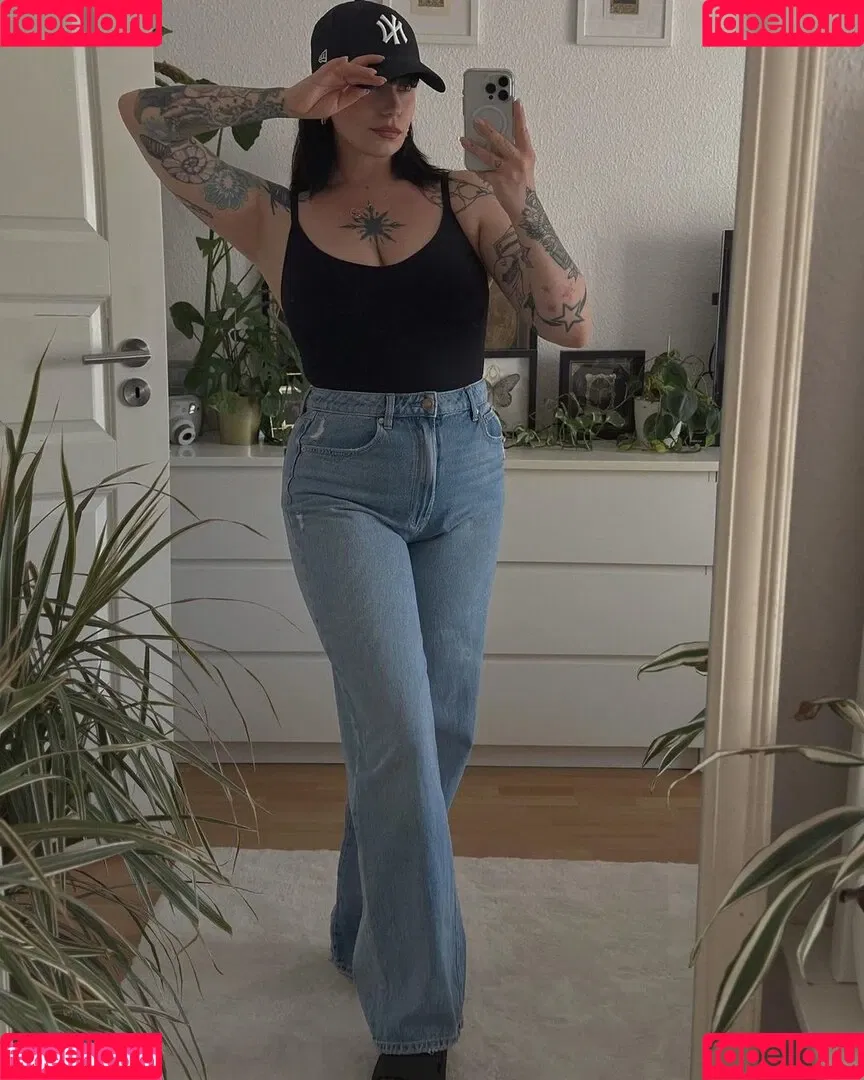 Miezekatz Caro Onlyfans Photo Gallery 