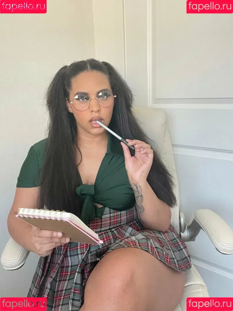 livinwithloren Onlyfans Photo Gallery 