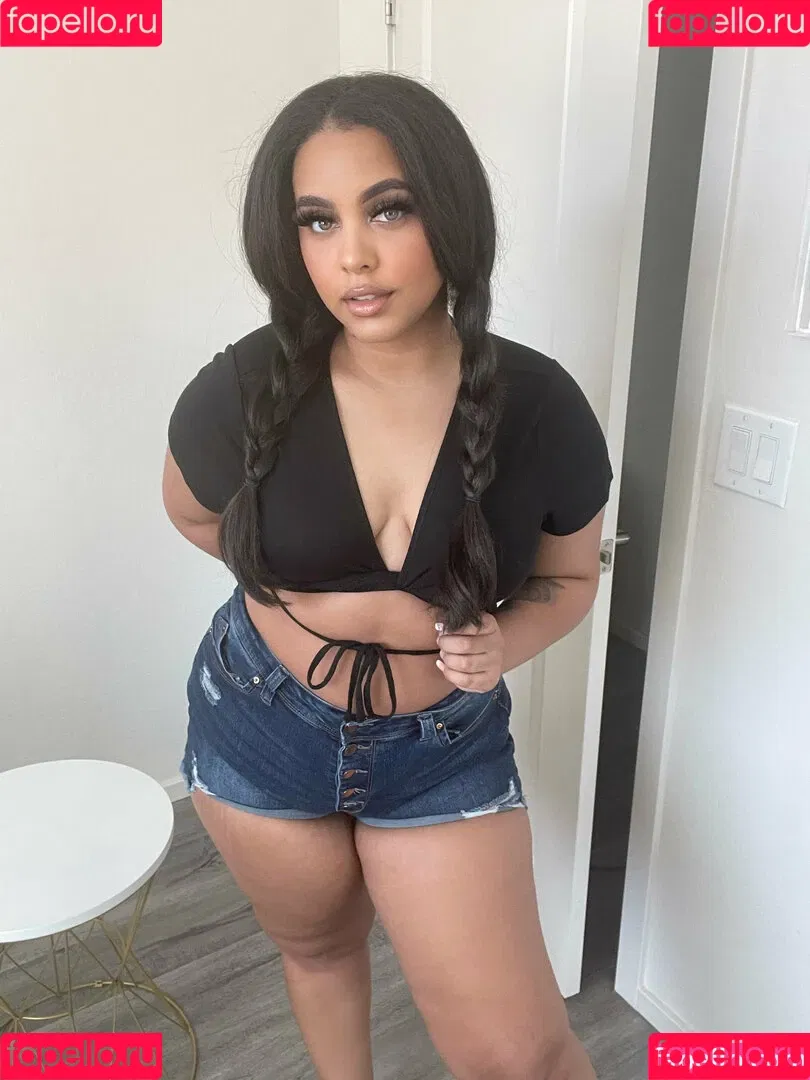 livinwithloren Onlyfans Photo Gallery 