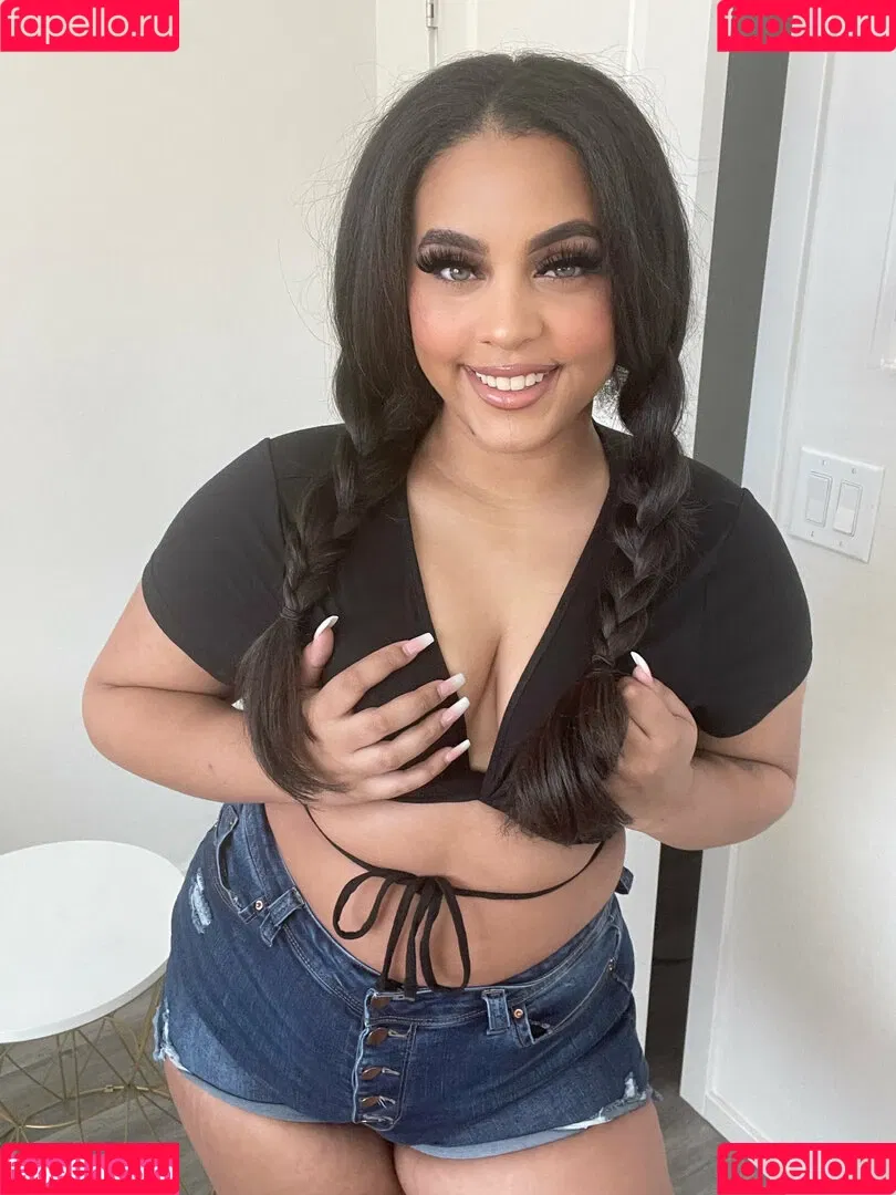 livinwithloren Onlyfans Photo Gallery 