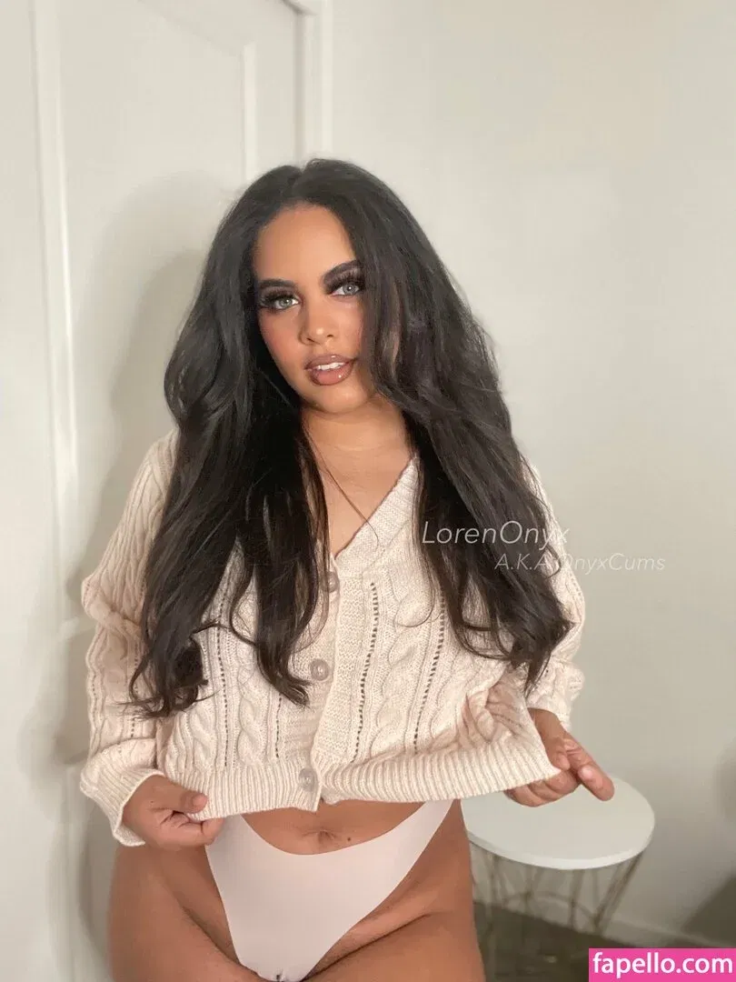 livinwithloren Onlyfans Photo Gallery 