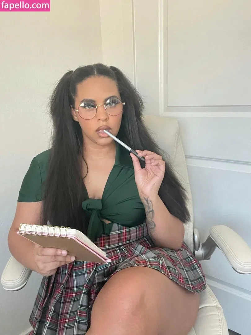 livinwithloren Onlyfans Photo Gallery 