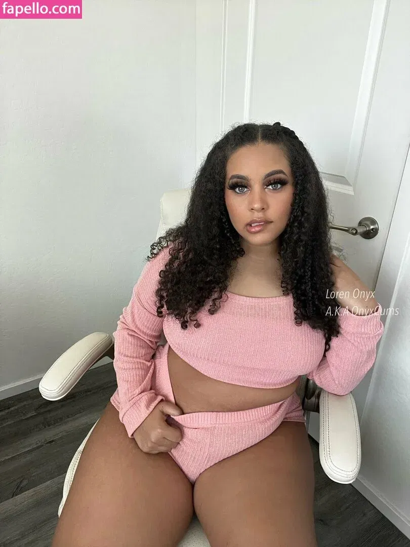 livinwithloren Onlyfans Photo Gallery 