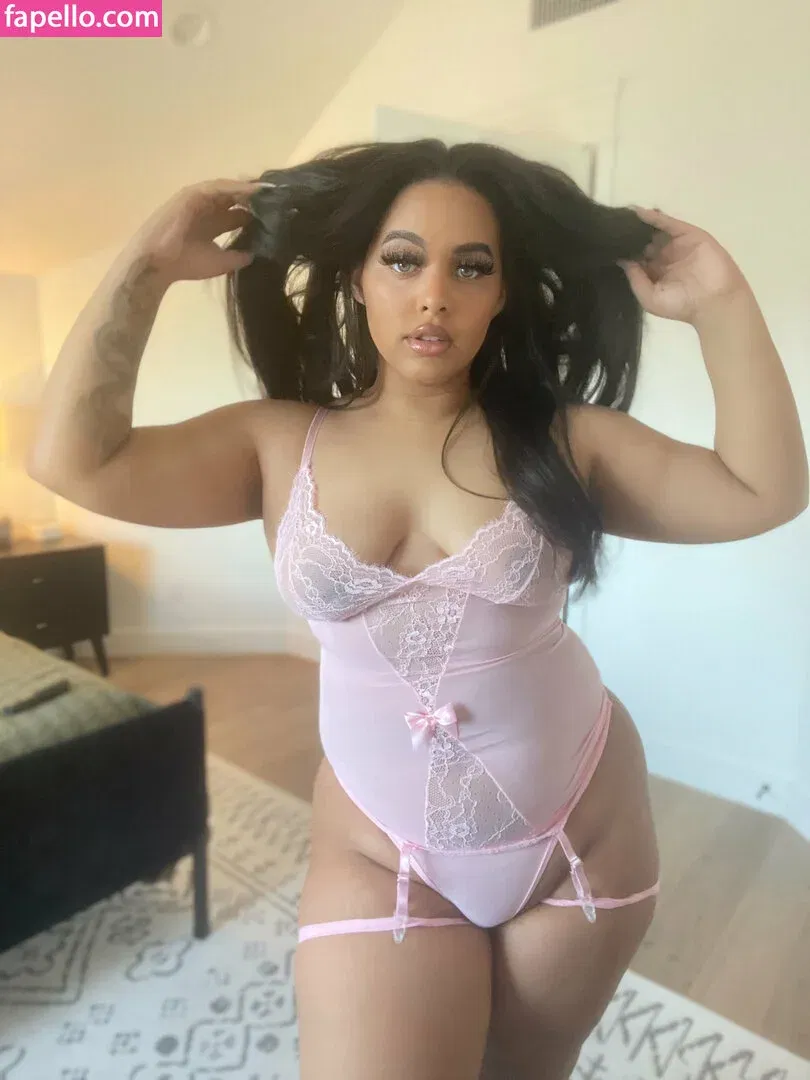 livinwithloren Onlyfans Photo Gallery 