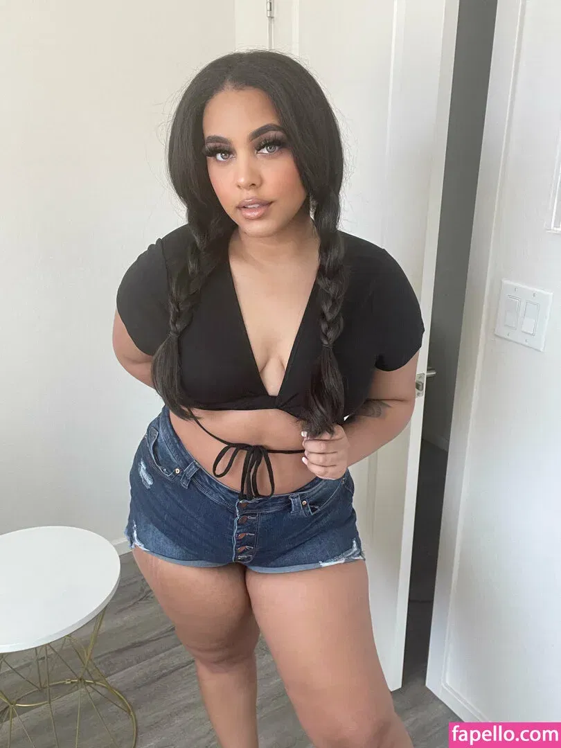 livinwithloren Onlyfans Photo Gallery 