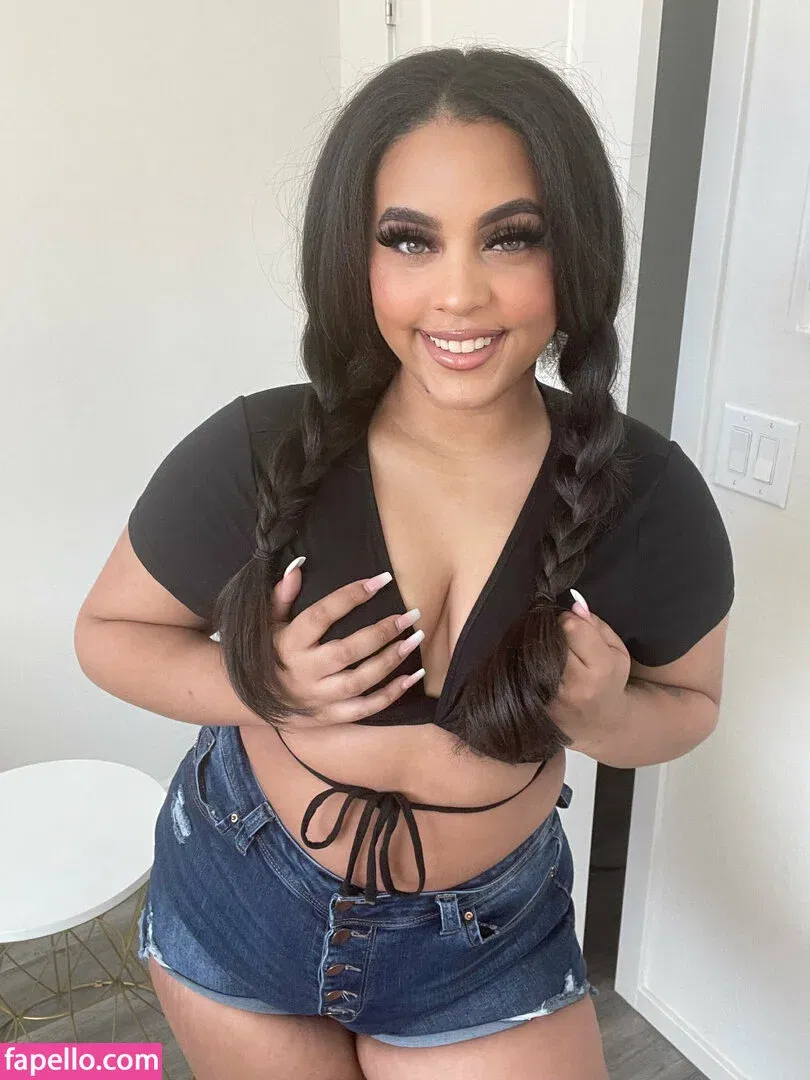 livinwithloren Onlyfans Photo Gallery 