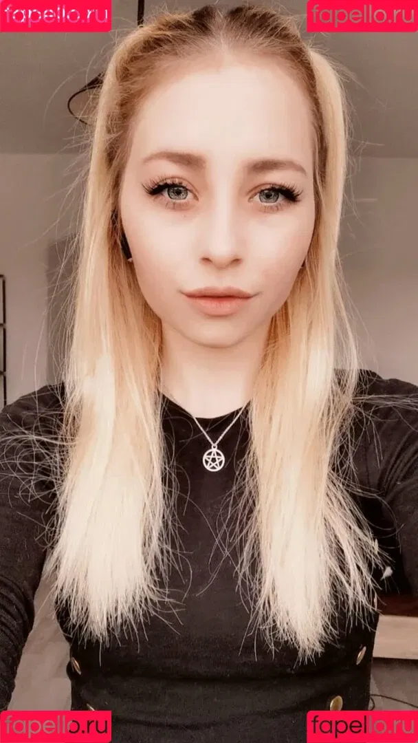 Tinuvielx / xLuthien Onlyfans Photo Gallery 