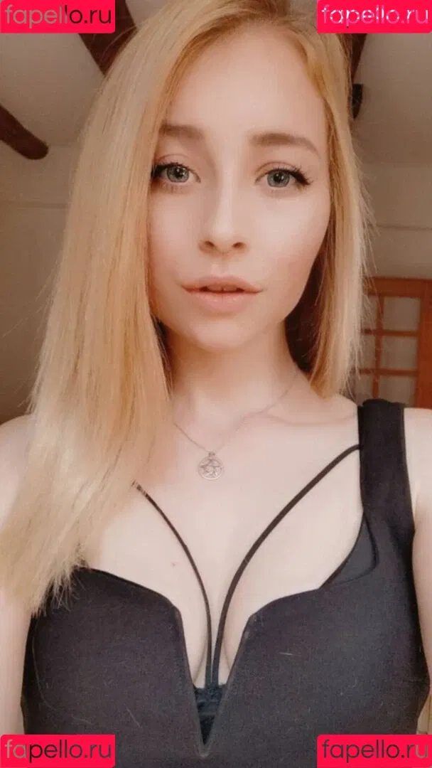 Tinuvielx / xLuthien Onlyfans Photo Gallery 