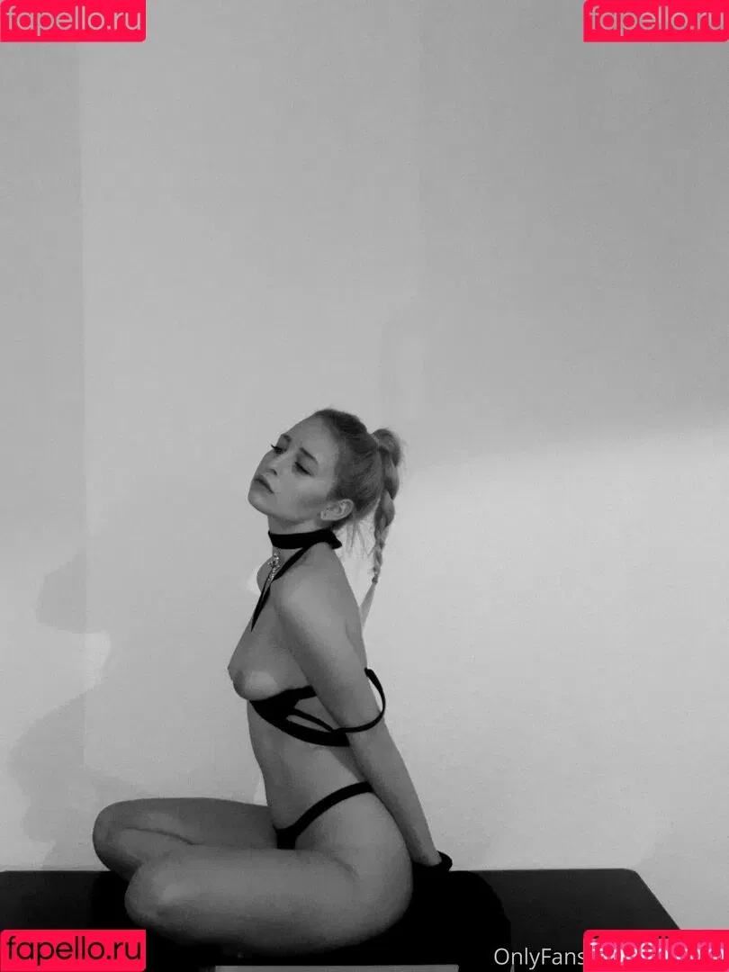 Tinuvielx / xLuthien Onlyfans Photo Gallery 