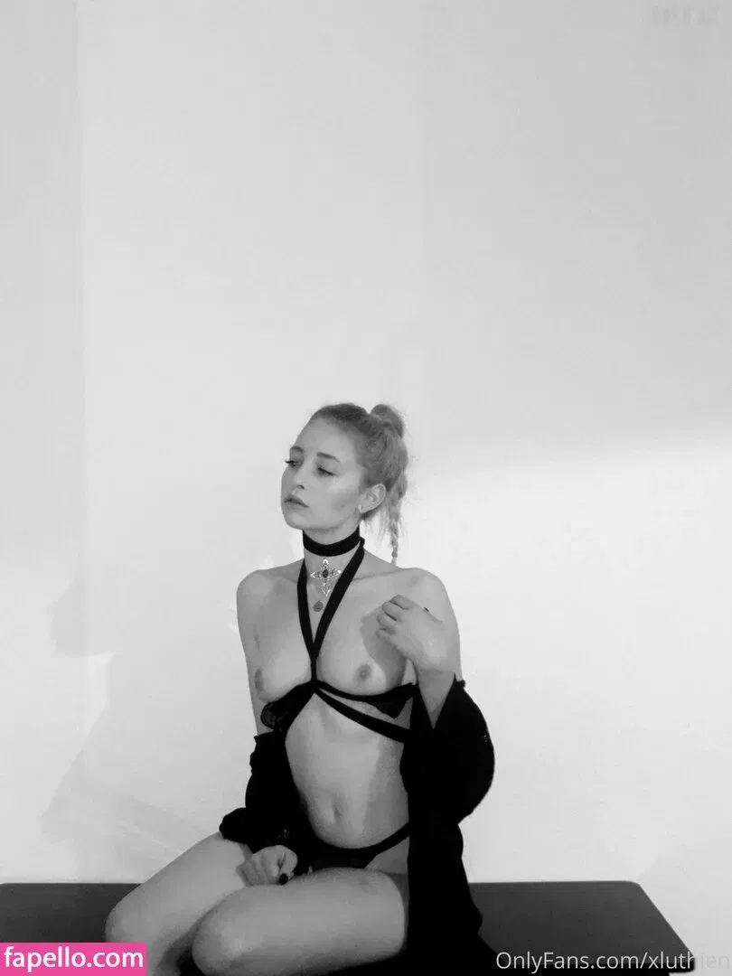 Tinuvielx / xLuthien Onlyfans Photo Gallery 