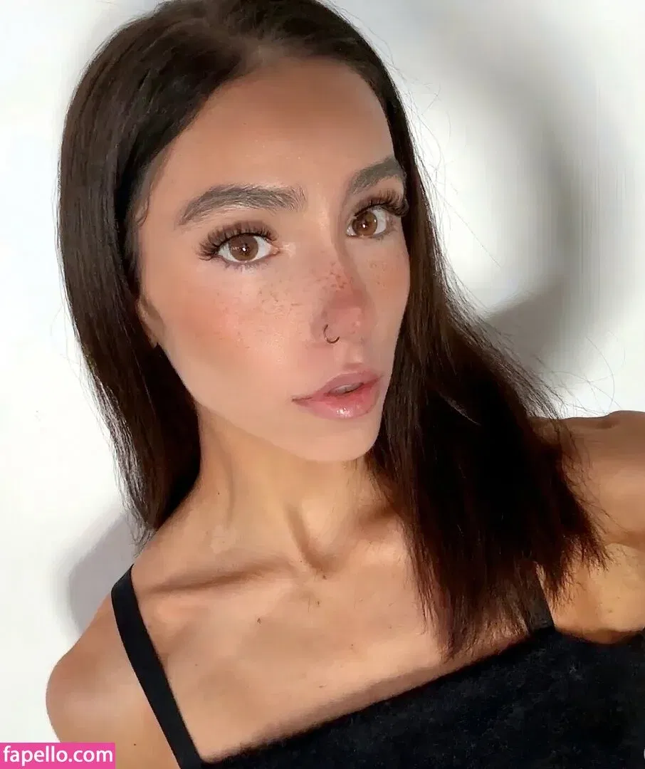 itsannarain Onlyfans Photo Gallery 