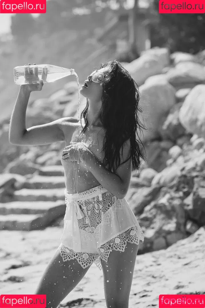 Shanina Shaik Onlyfans Photo Gallery 