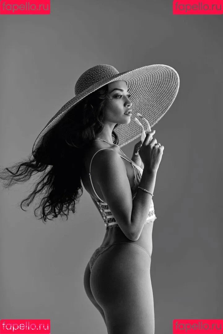 Shanina Shaik Onlyfans Photo Gallery 