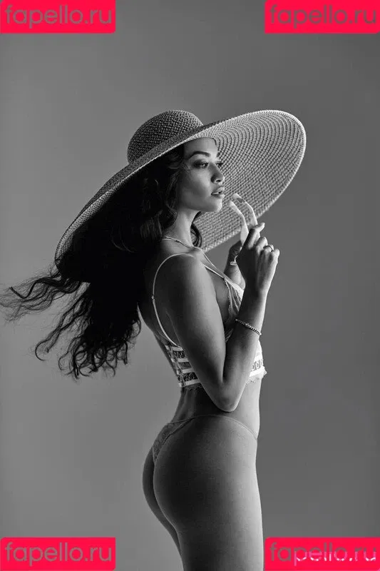 Shanina Shaik Onlyfans Photo Gallery 