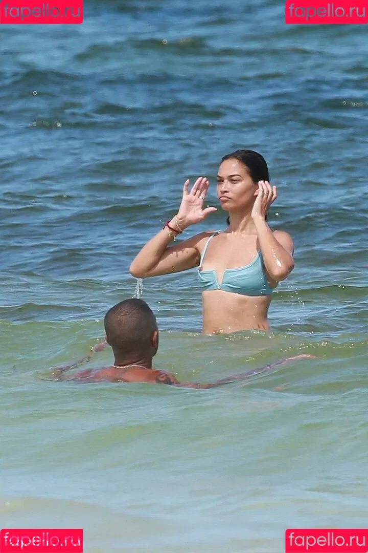 Shanina Shaik Onlyfans Photo Gallery 
