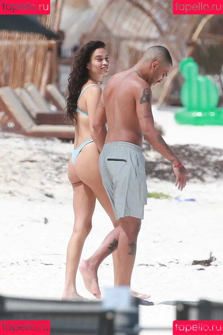Shanina Shaik Onlyfans Photo Gallery 