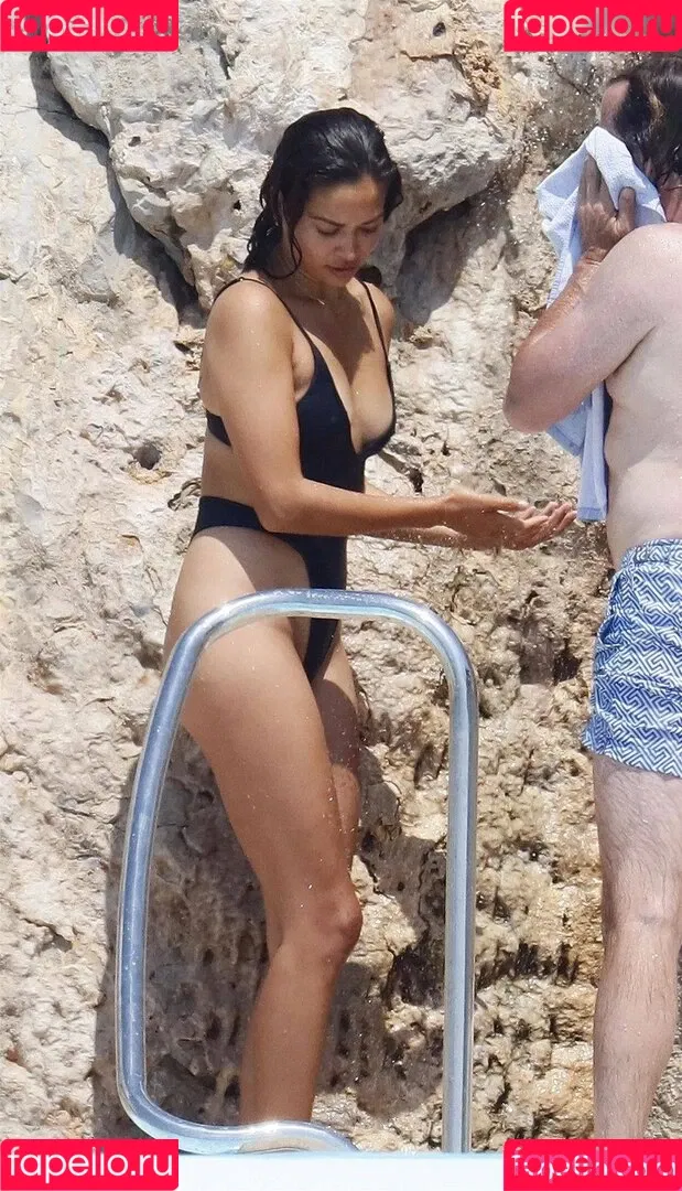 Shanina Shaik Onlyfans Photo Gallery 