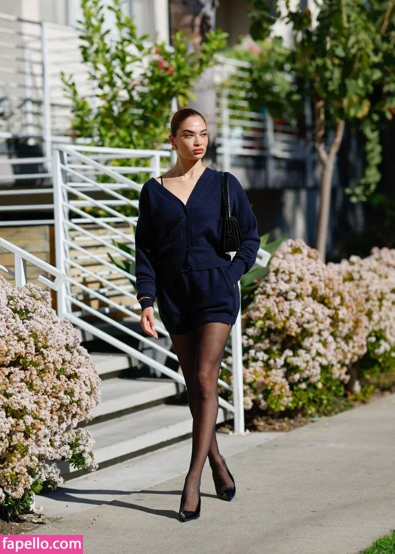 Shanina Shaik Onlyfans Photo Gallery 