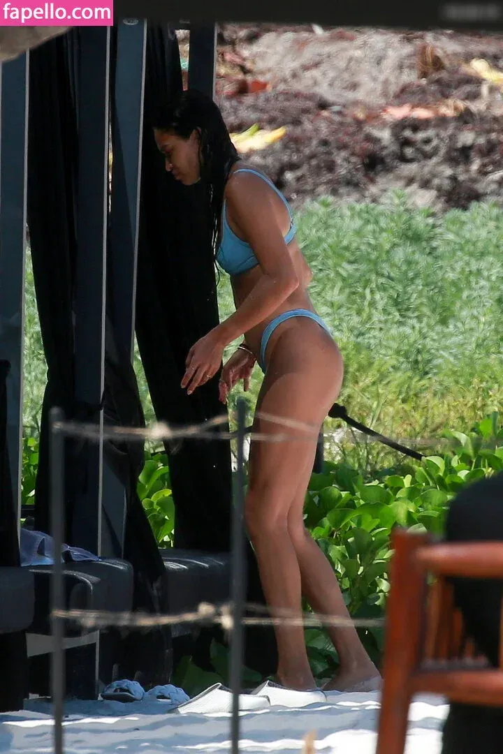 Shanina Shaik Onlyfans Photo Gallery 