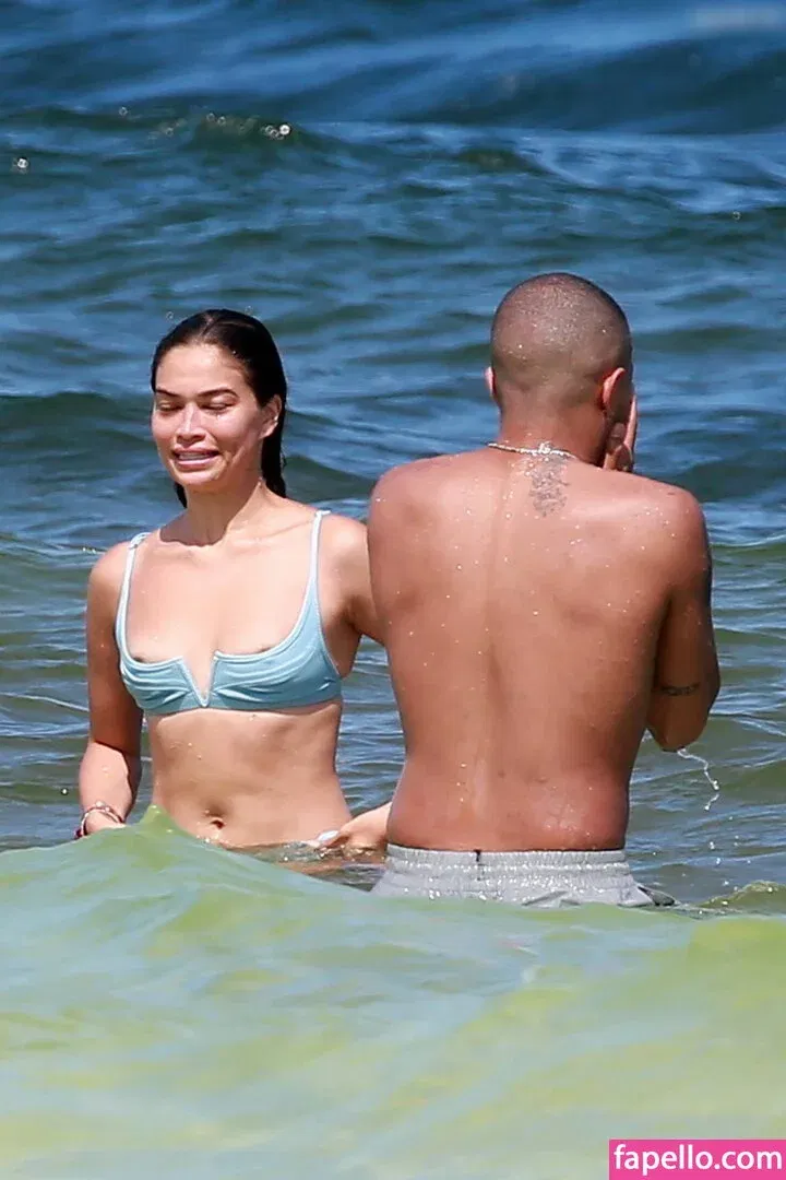 Shanina Shaik Onlyfans Photo Gallery 