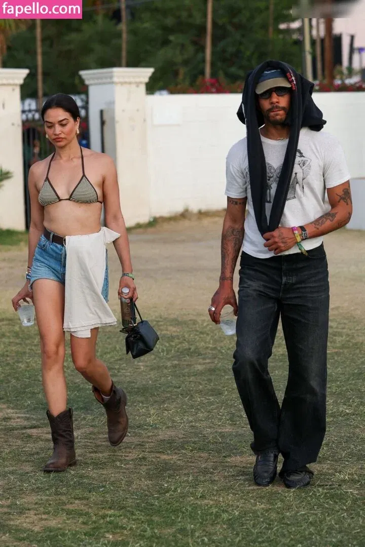 Shanina Shaik Onlyfans Photo Gallery 