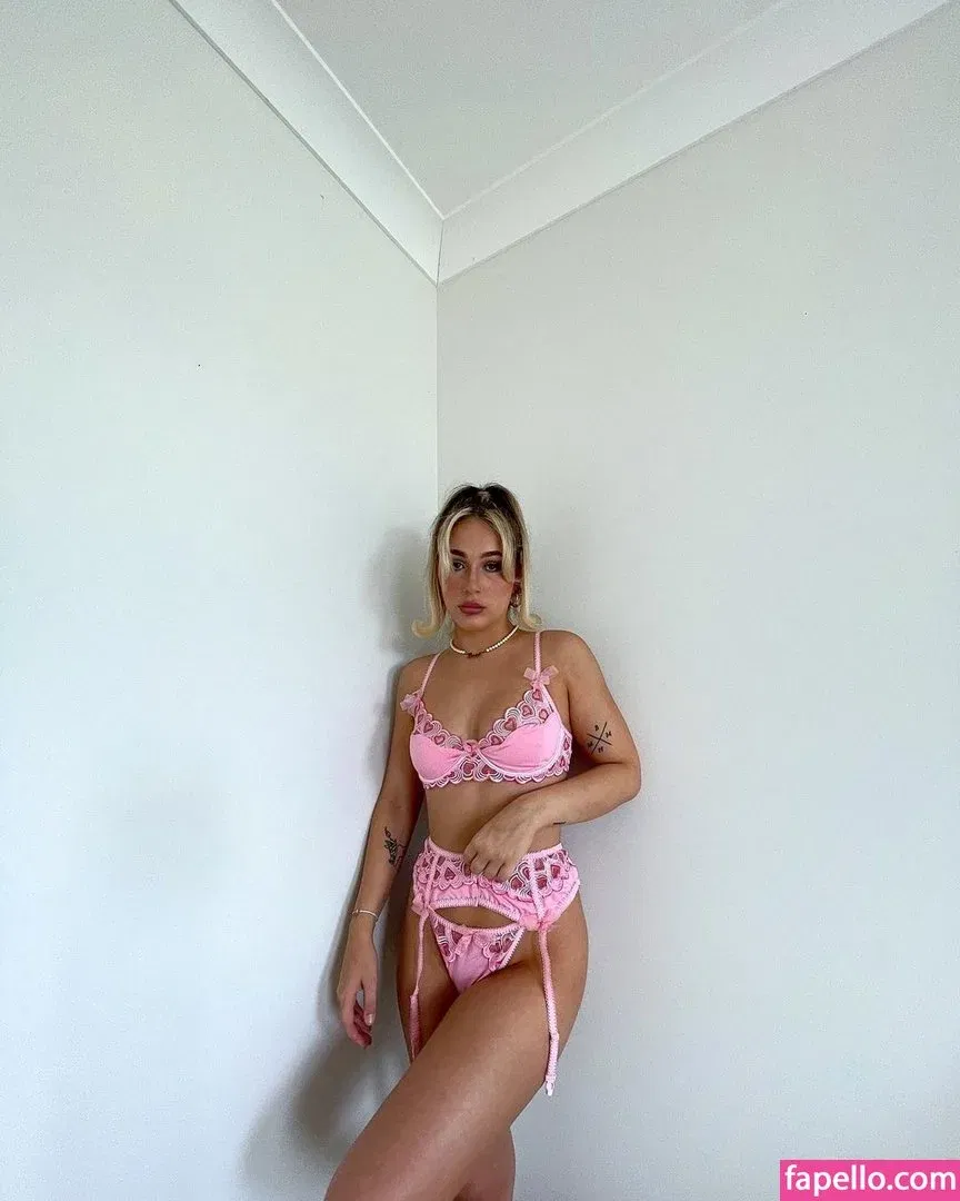 Lara Ledwidge Onlyfans Photo Gallery 
