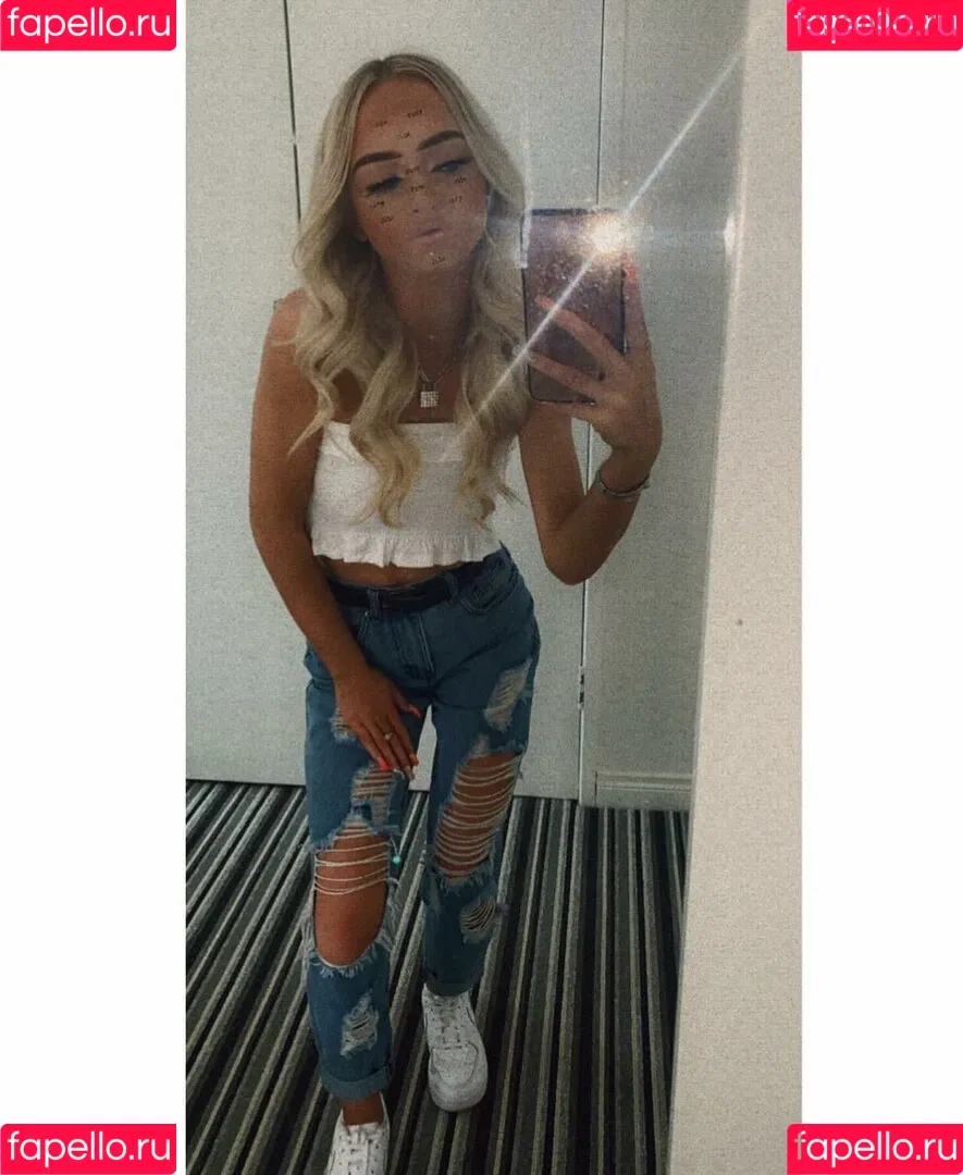 AMY NICOLE THOMPSON Onlyfans Photo Gallery 