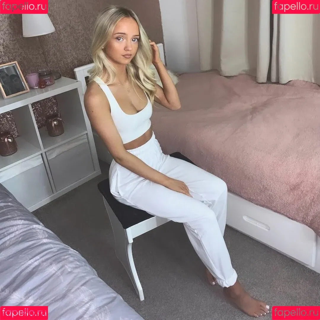 AMY NICOLE THOMPSON Onlyfans Photo Gallery 