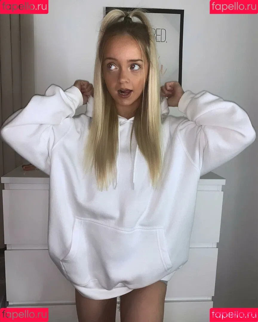 AMY NICOLE THOMPSON Onlyfans Photo Gallery 