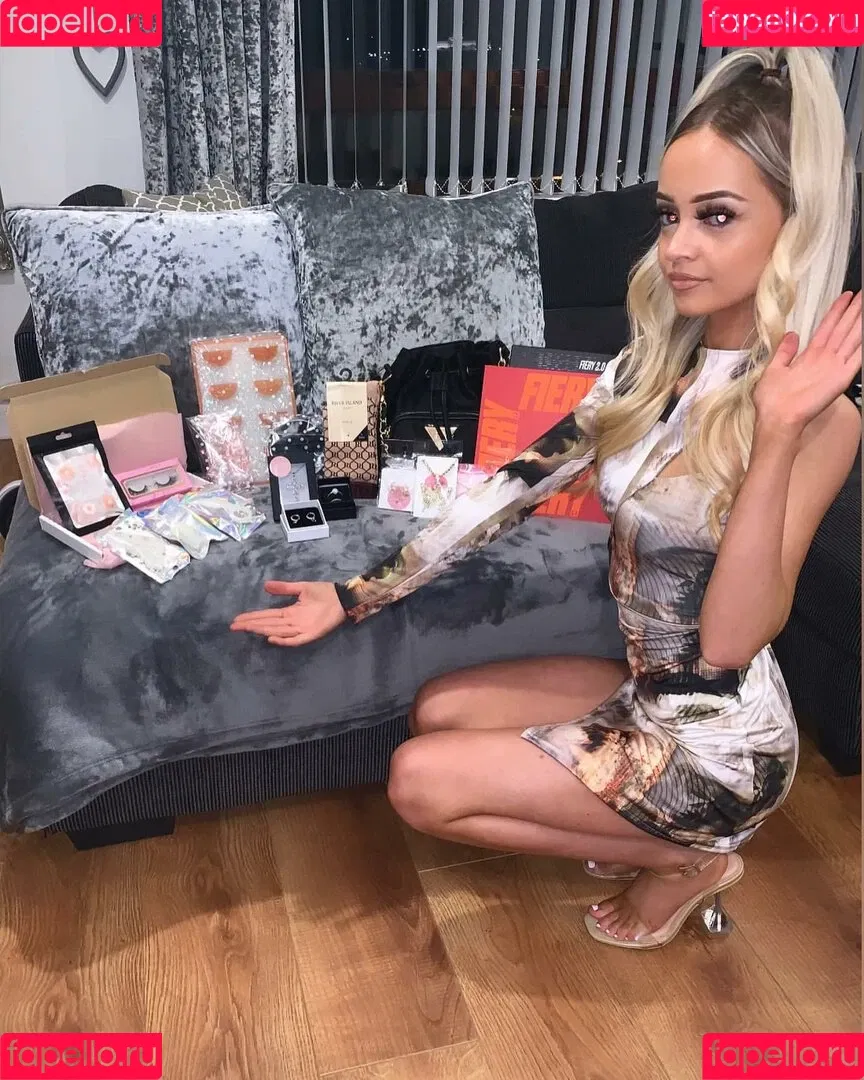 AMY NICOLE THOMPSON Onlyfans Photo Gallery 