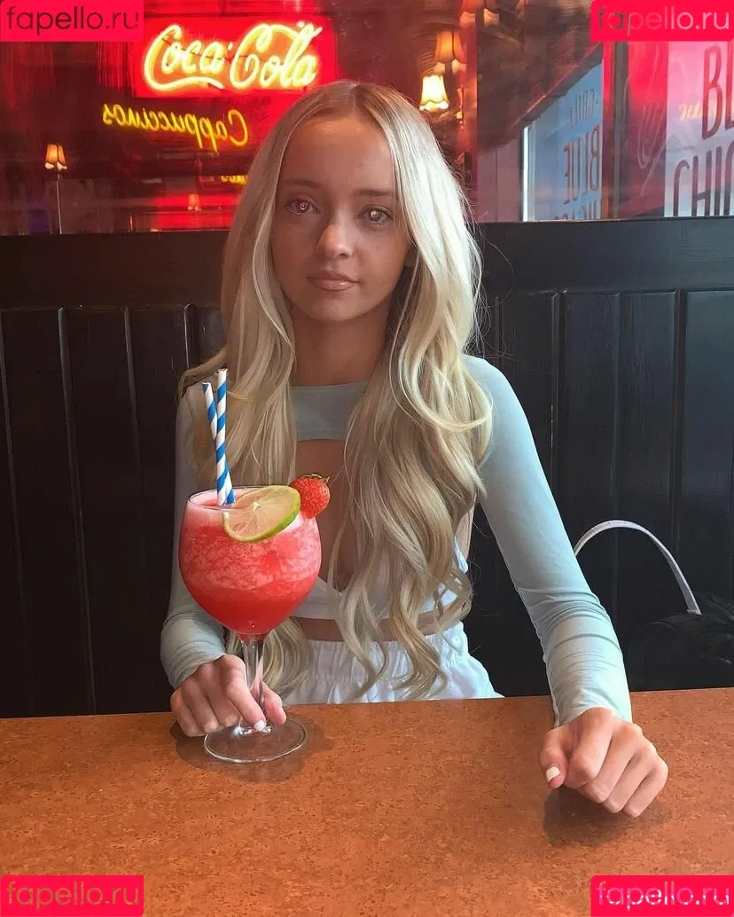 AMY NICOLE THOMPSON Onlyfans Photo Gallery 