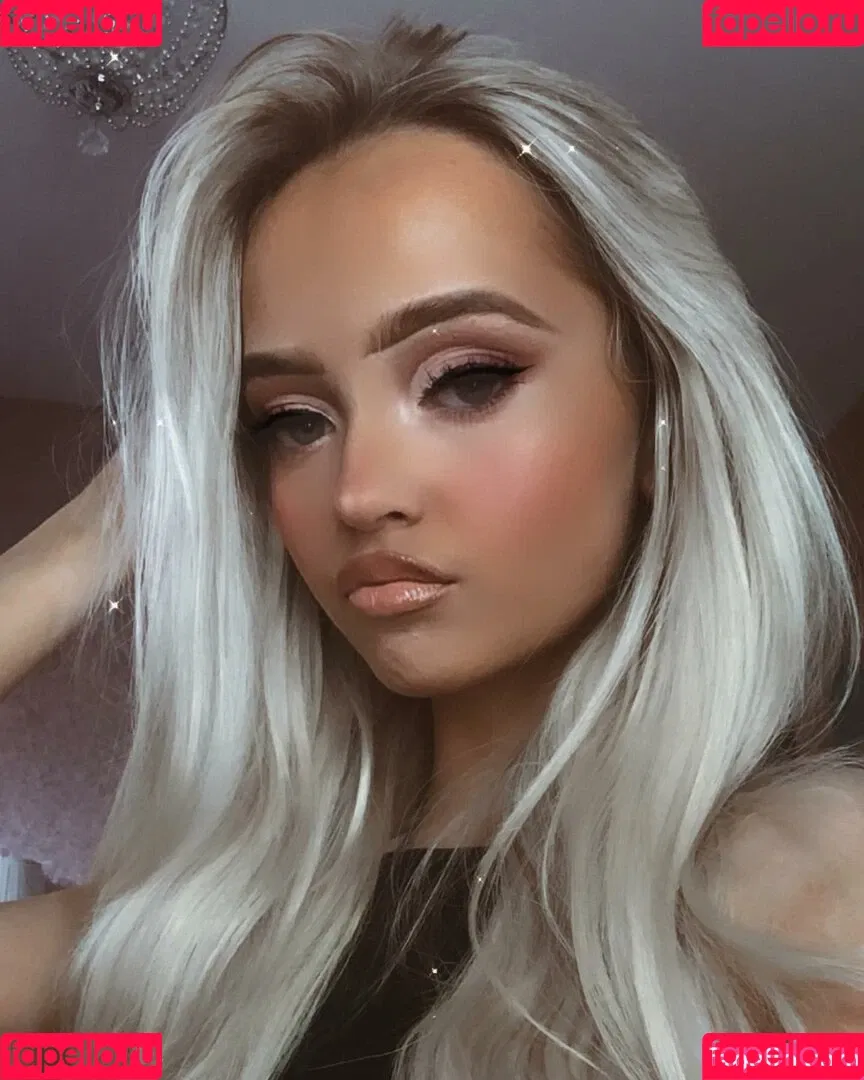 AMY NICOLE THOMPSON Onlyfans Photo Gallery 