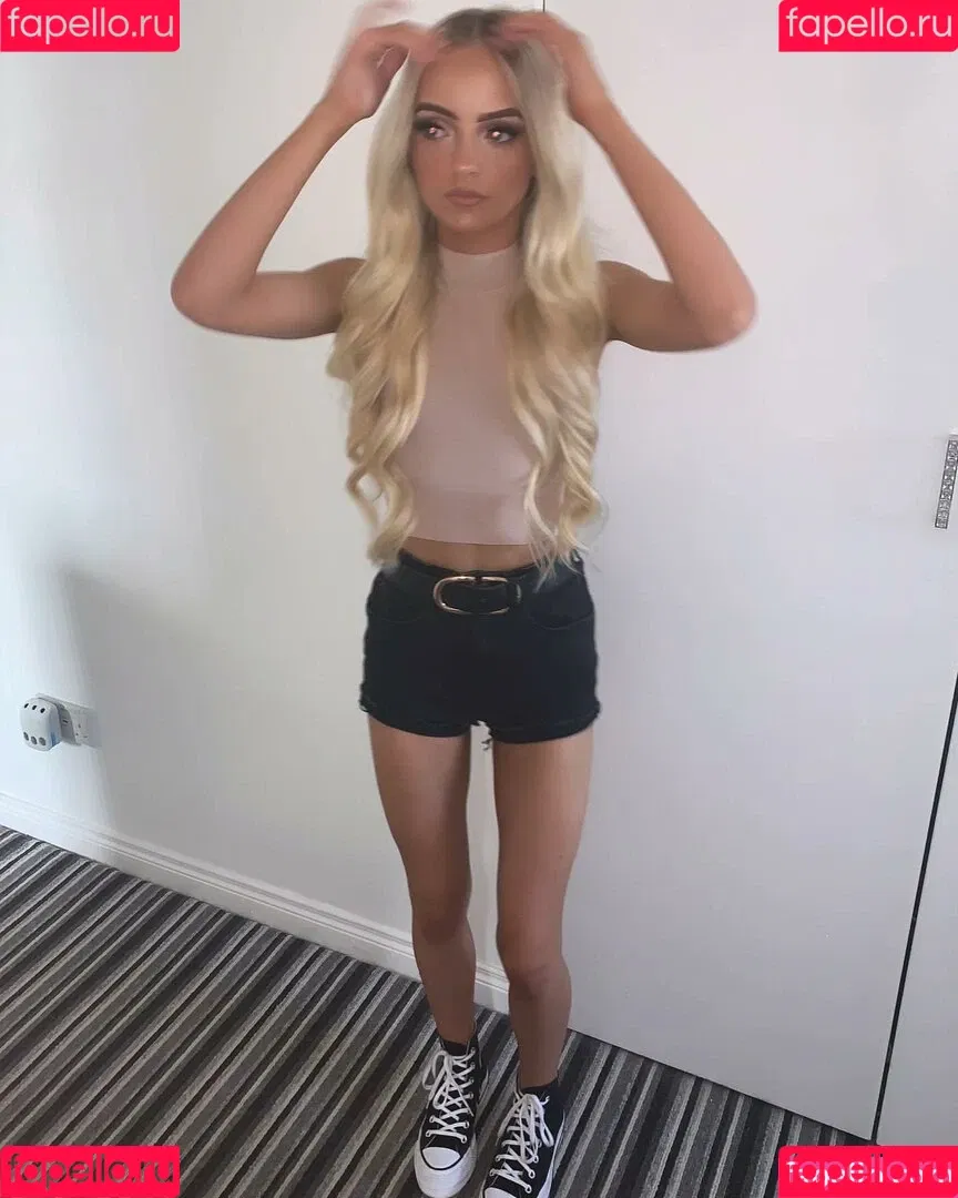 AMY NICOLE THOMPSON Onlyfans Photo Gallery 