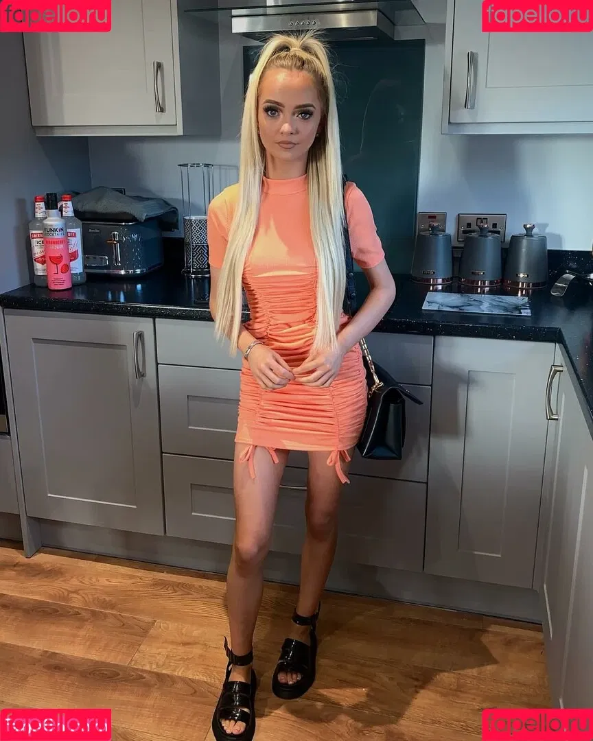 AMY NICOLE THOMPSON Onlyfans Photo Gallery 