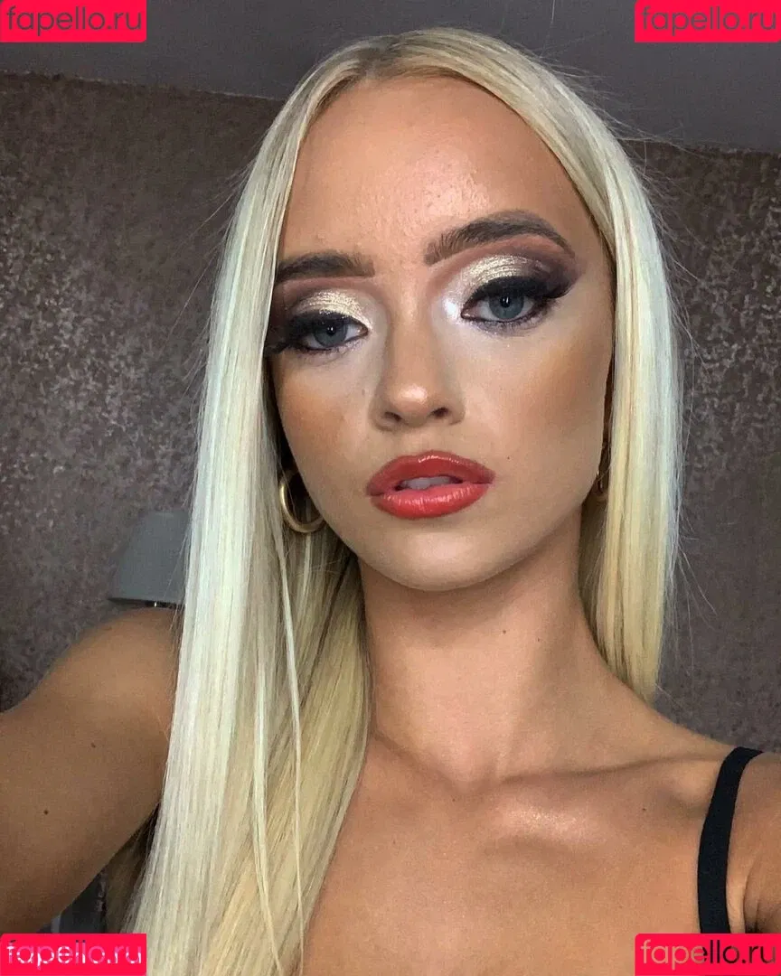 AMY NICOLE THOMPSON Onlyfans Photo Gallery 