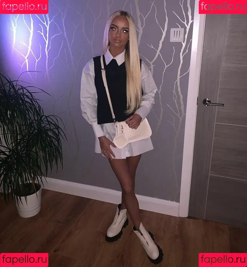 AMY NICOLE THOMPSON Onlyfans Photo Gallery 