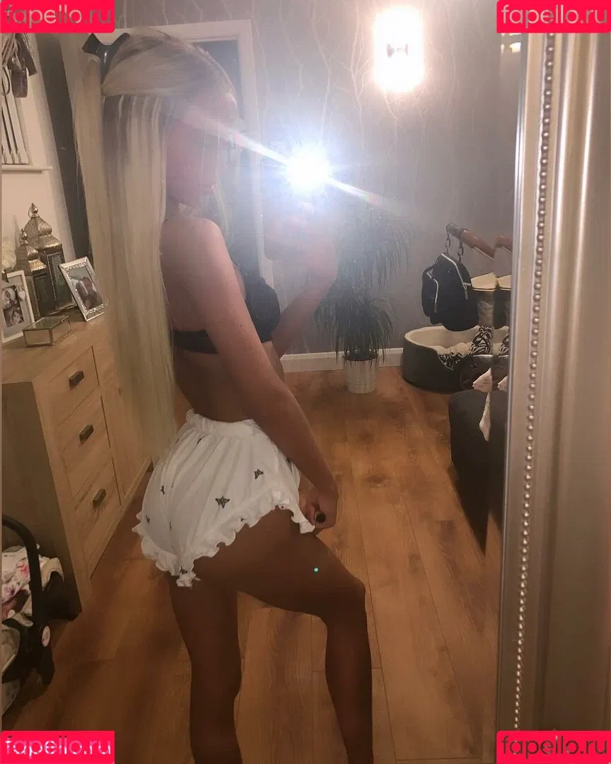 AMY NICOLE THOMPSON Onlyfans Photo Gallery 