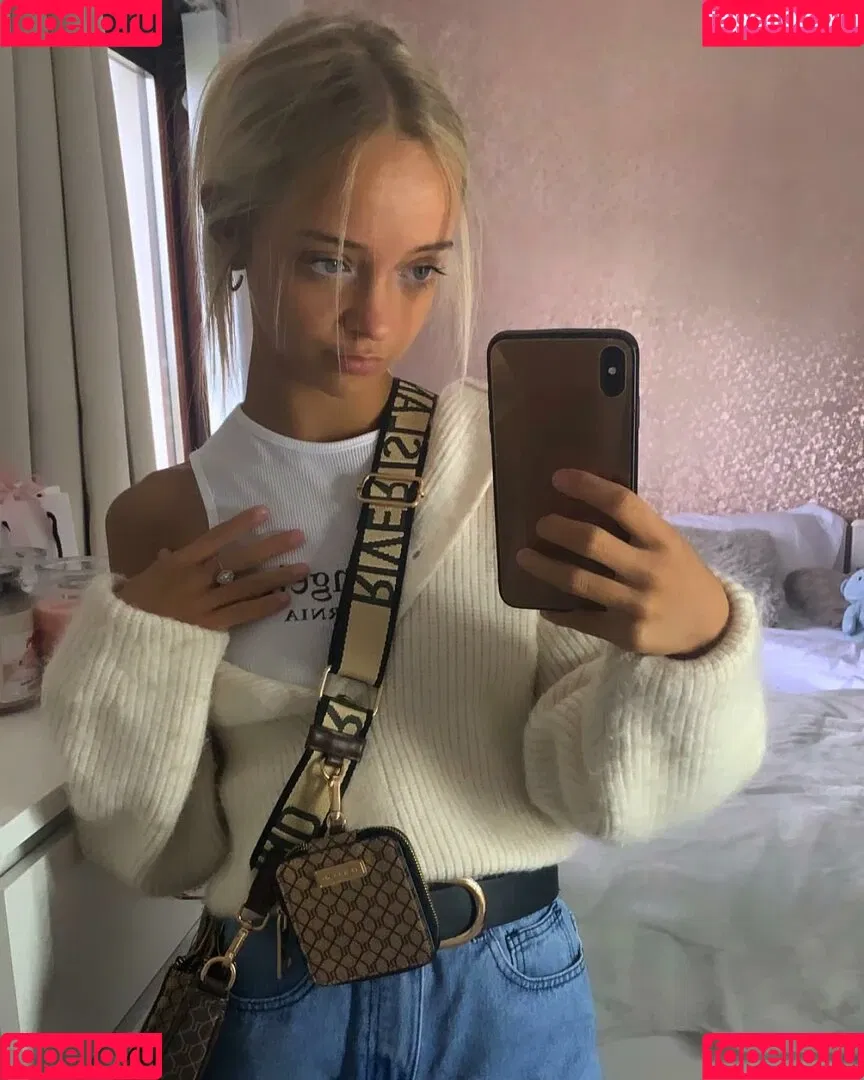 AMY NICOLE THOMPSON Onlyfans Photo Gallery 