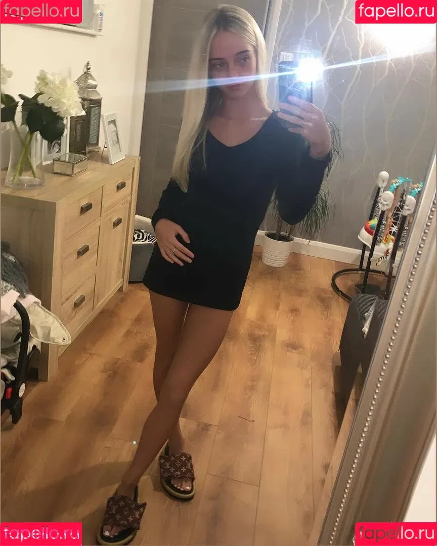 AMY NICOLE THOMPSON Onlyfans Photo Gallery 