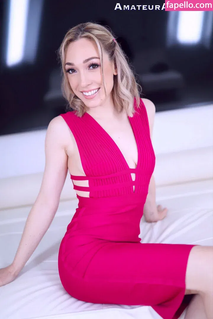 Lily LaBeau Onlyfans Photo Gallery 