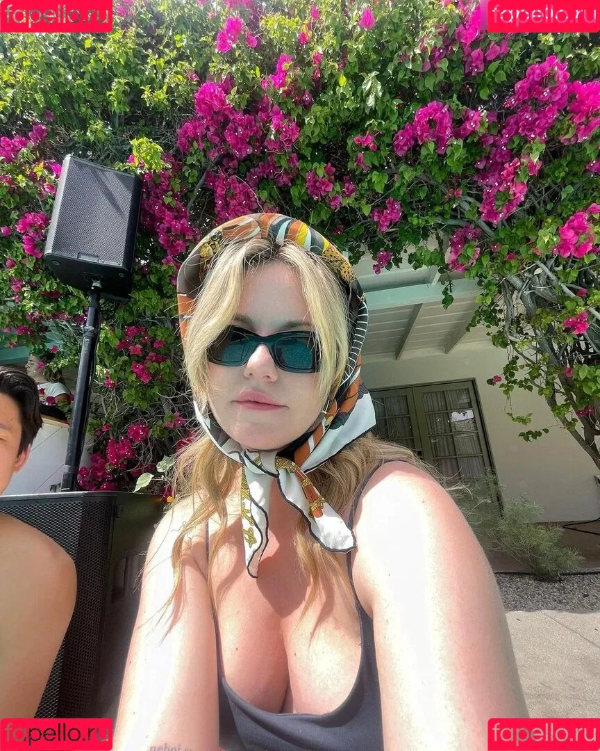 KellyMissesvlog Onlyfans Photo Gallery 