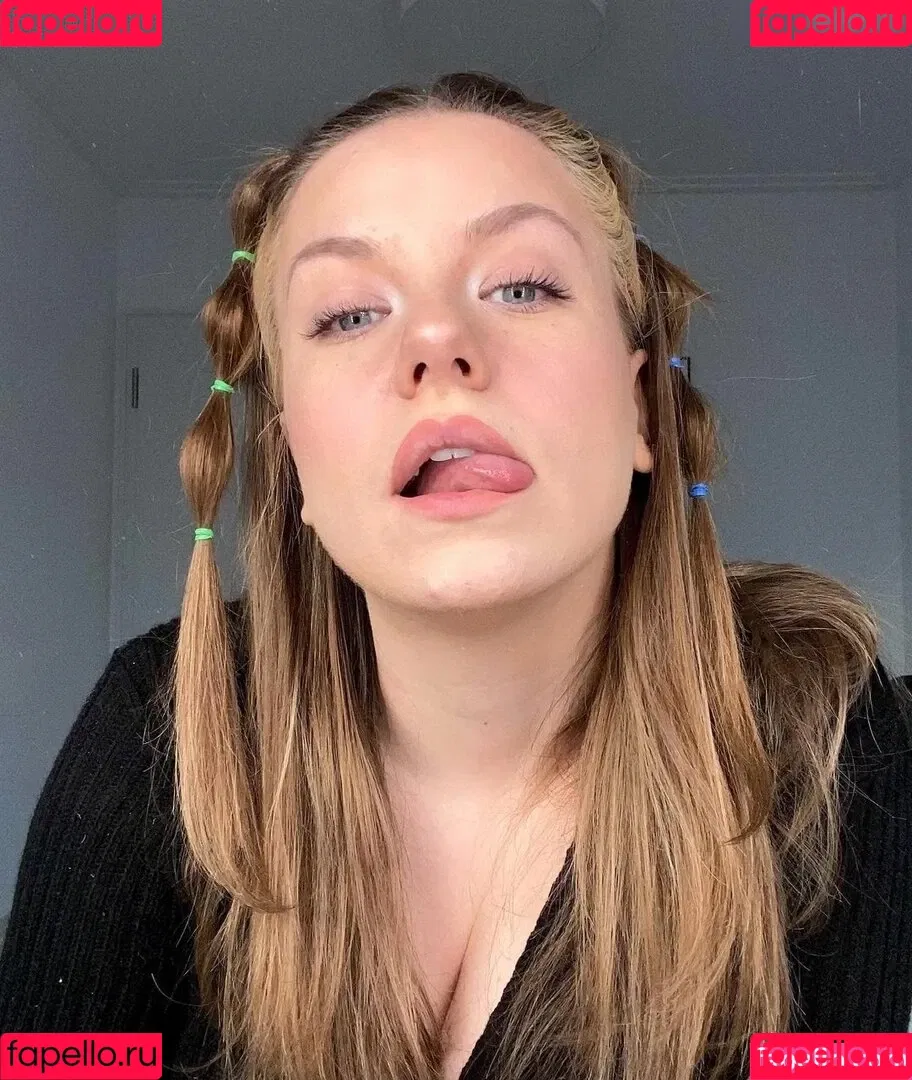KellyMissesvlog Onlyfans Photo Gallery 