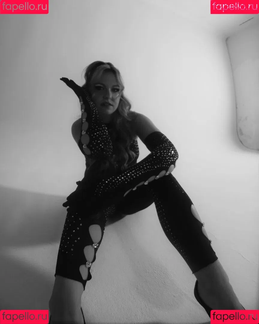 KellyMissesvlog Onlyfans Photo Gallery 