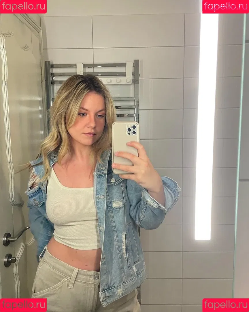KellyMissesvlog Onlyfans Photo Gallery 