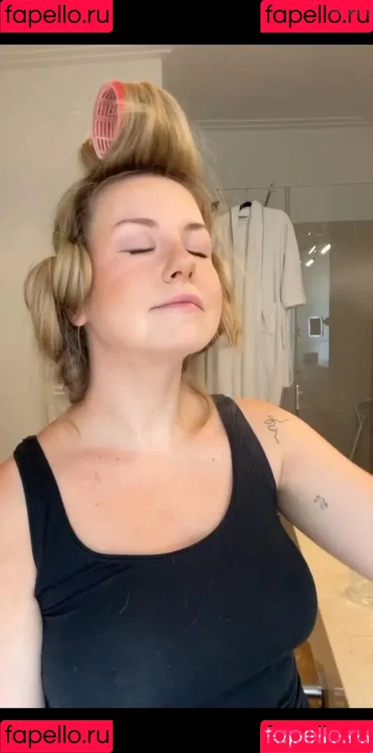 KellyMissesvlog Onlyfans Photo Gallery 