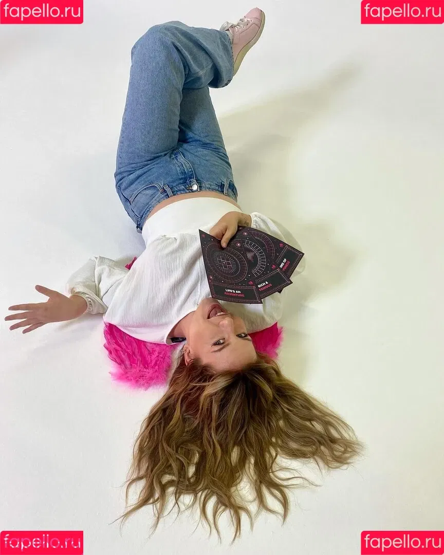 KellyMissesvlog Onlyfans Photo Gallery 