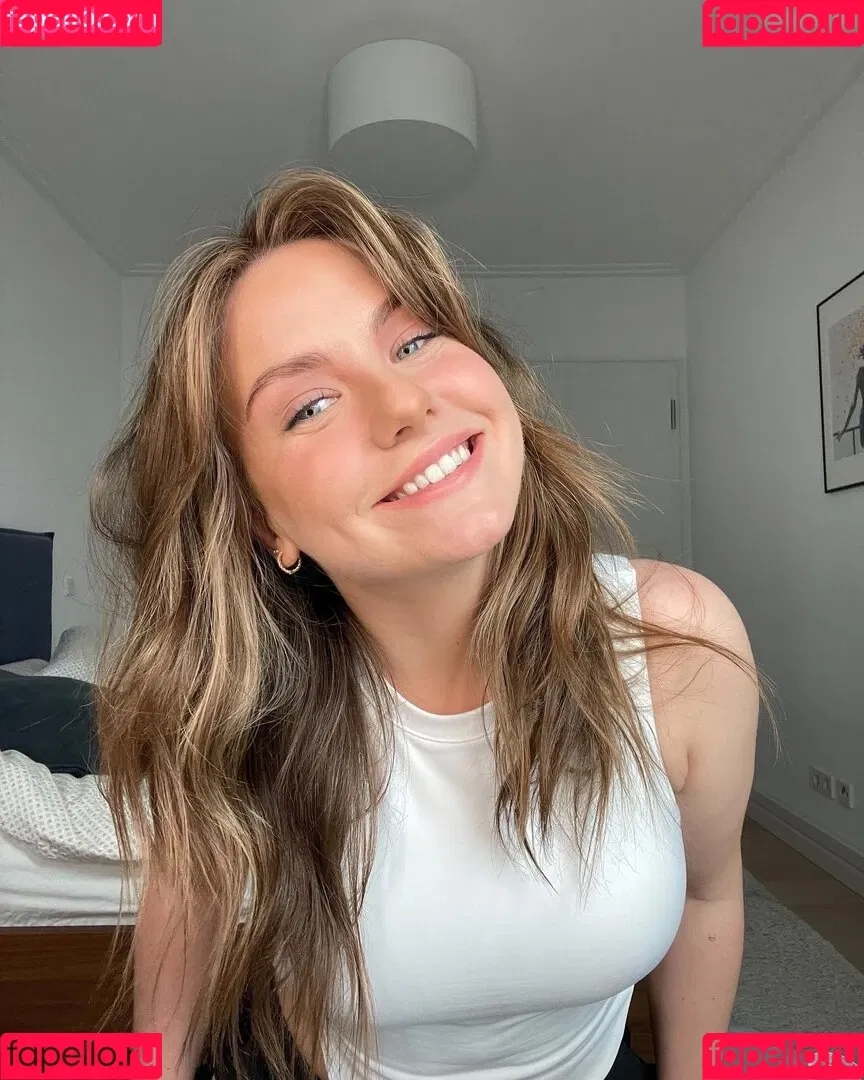 KellyMissesvlog Onlyfans Photo Gallery 